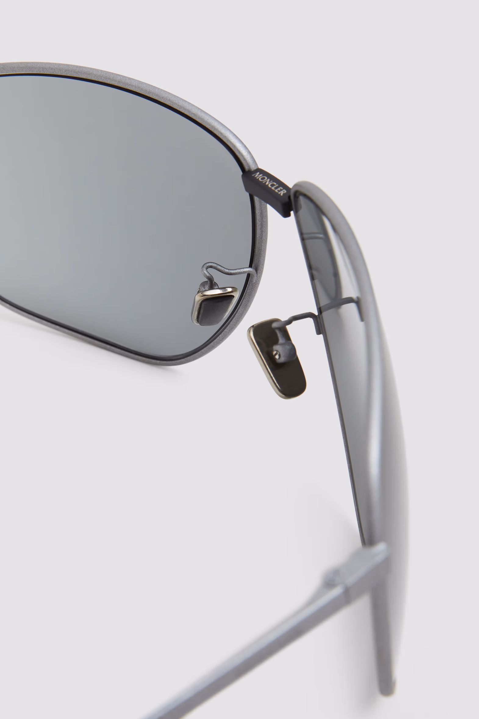 Atlas Pilot Sunglasses MATTE FROZEN Moncler 5
